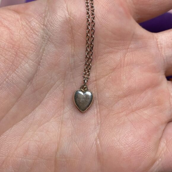 💛 Antique Sterling Silver Puffy Mini Heart Necklace - Picture 4 of 4